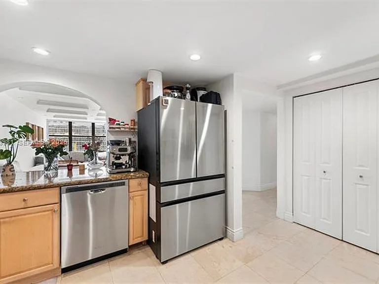 1915 Brickell Ave #C1612 — Photo 16
