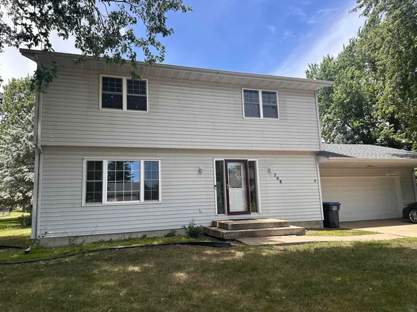 708 Clover Ln, Storm Lake, IA 50588