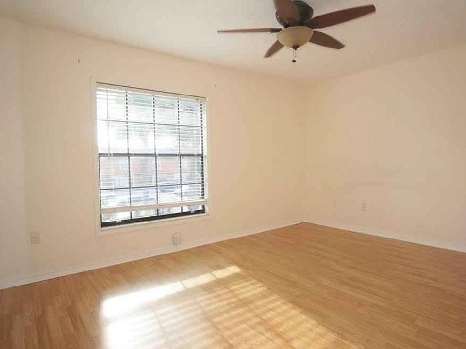 2nd image of 3204 Oak Lawn Pl #217
