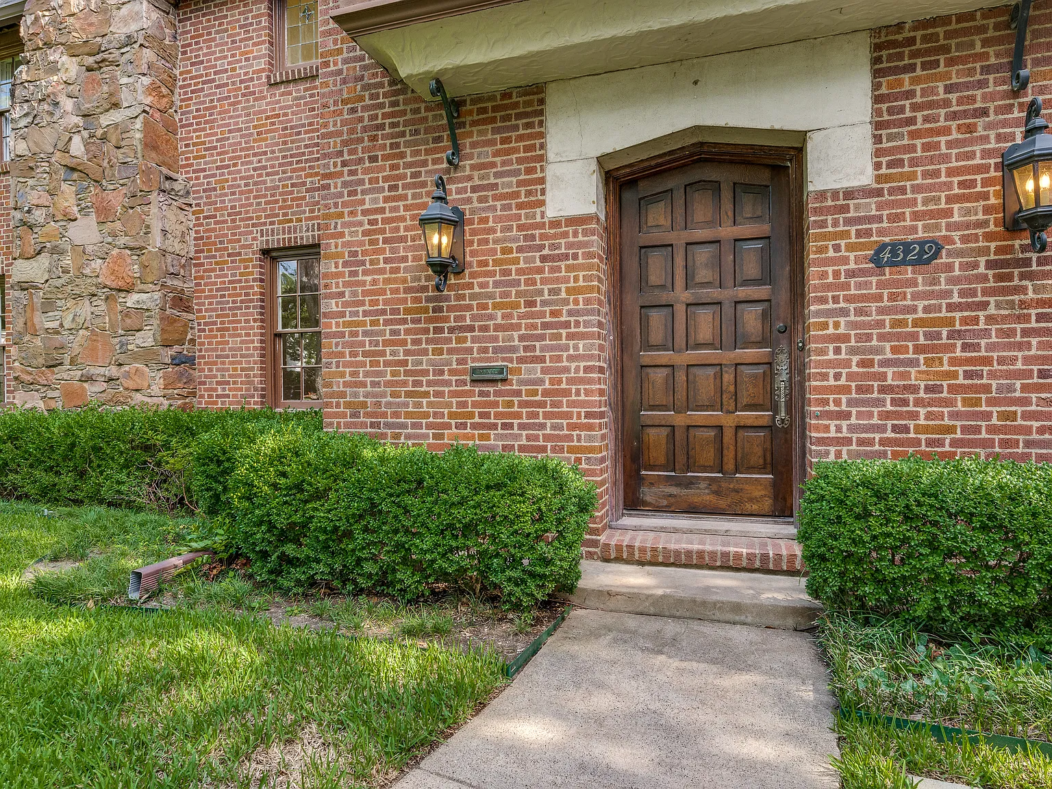4 bed, 3.5 bath, 3530 sqft, $16,000 — Photo 3