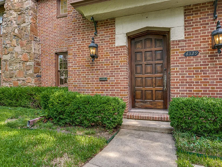 4329 Lorraine Ave — Photo 3