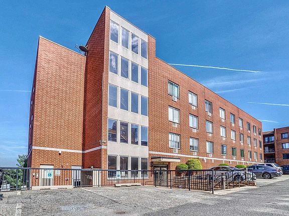 2nd image of 1911 Grand Ave APT Ll4