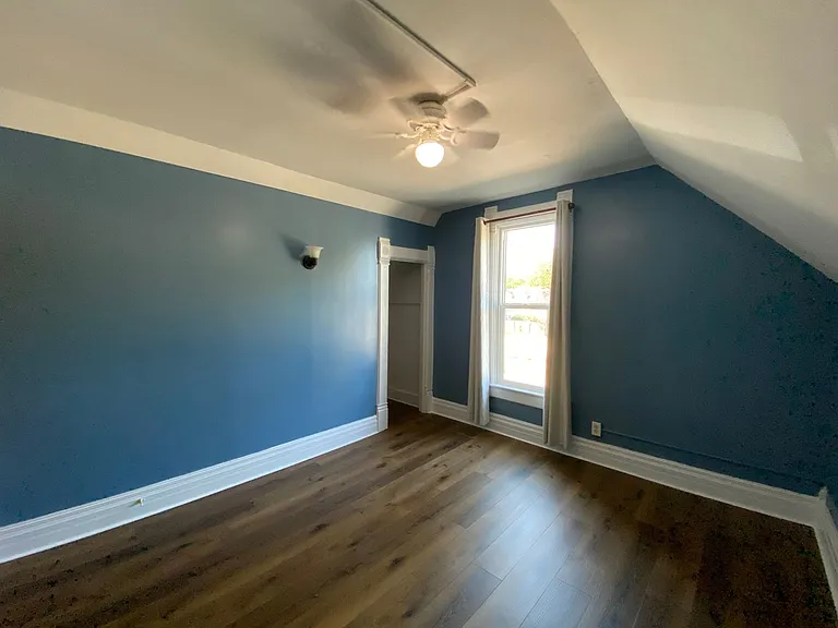 512 E Douglas St — Photo 14