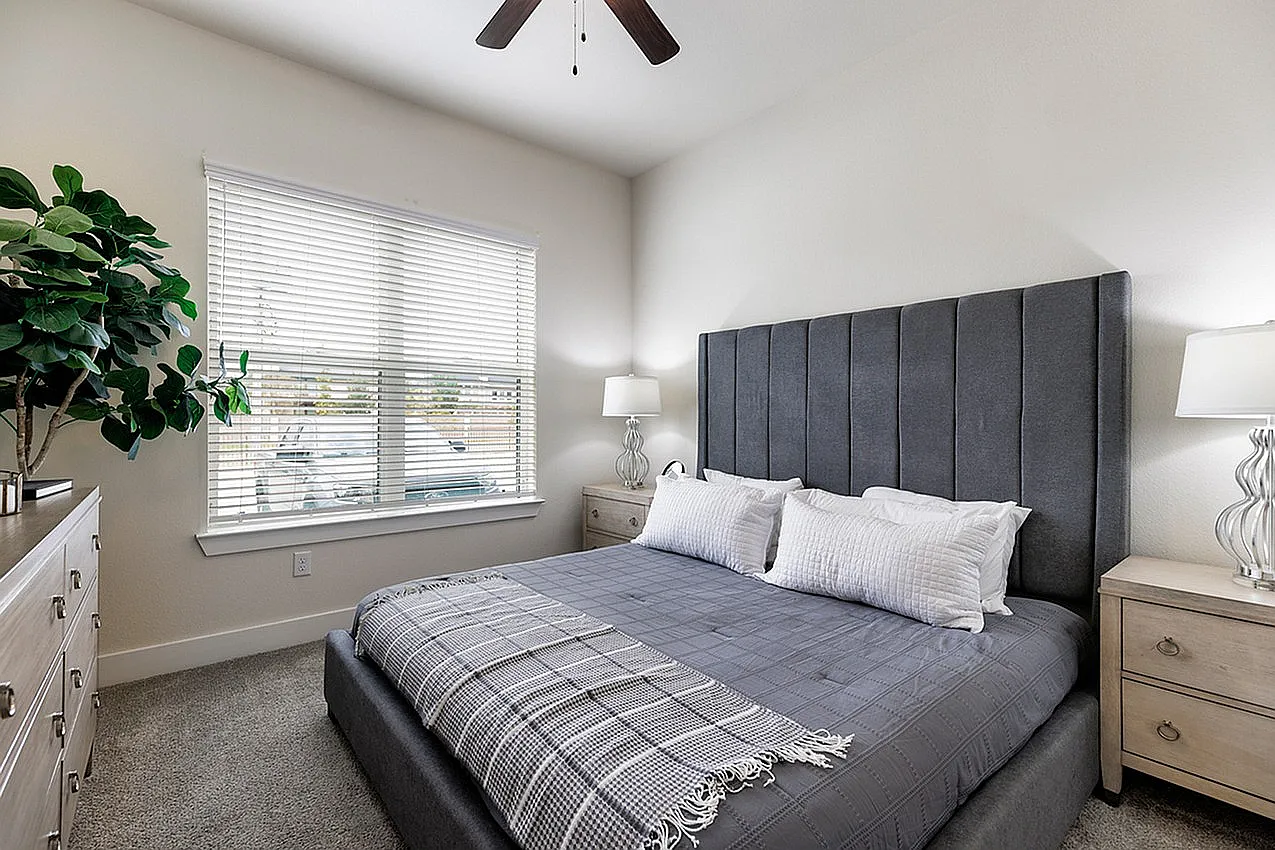 Ivy Point Klein - 55+ Active Adult Apartment Homes — Photo 3