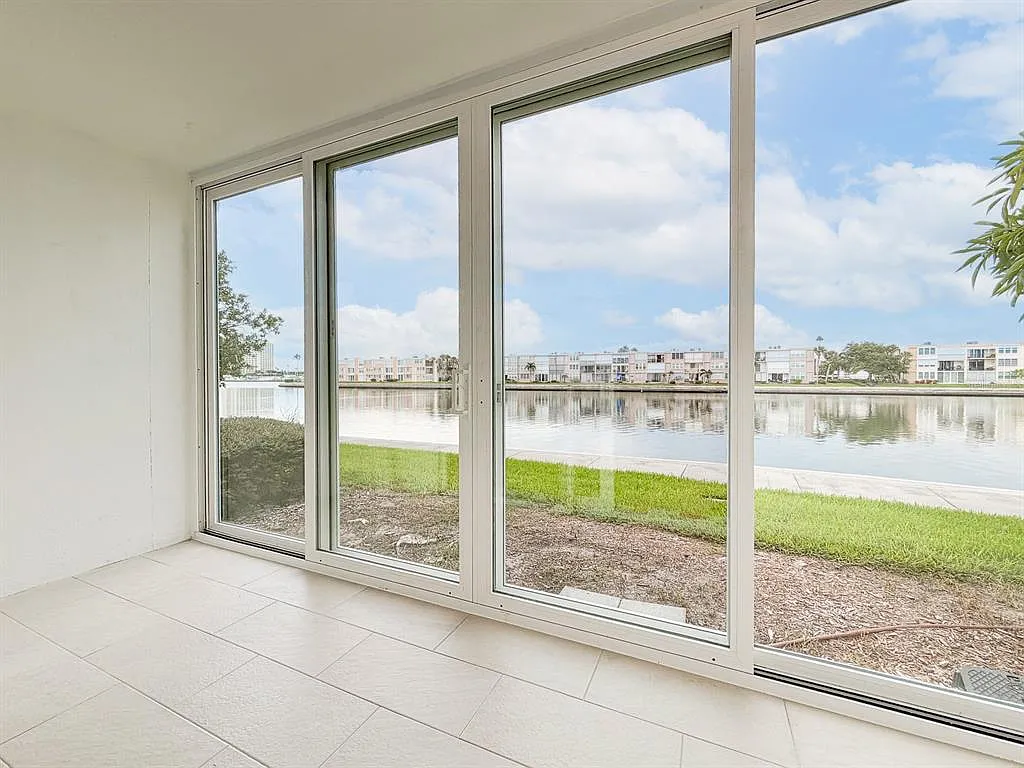 7625 Sun Island Dr S — Photo 4