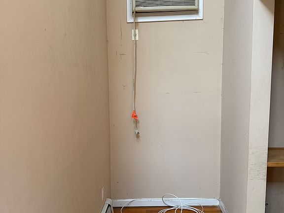 4th image of 618 Jennings Ave #1