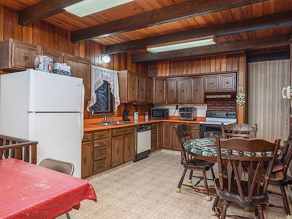 4th image of 3151 Chinook Dr