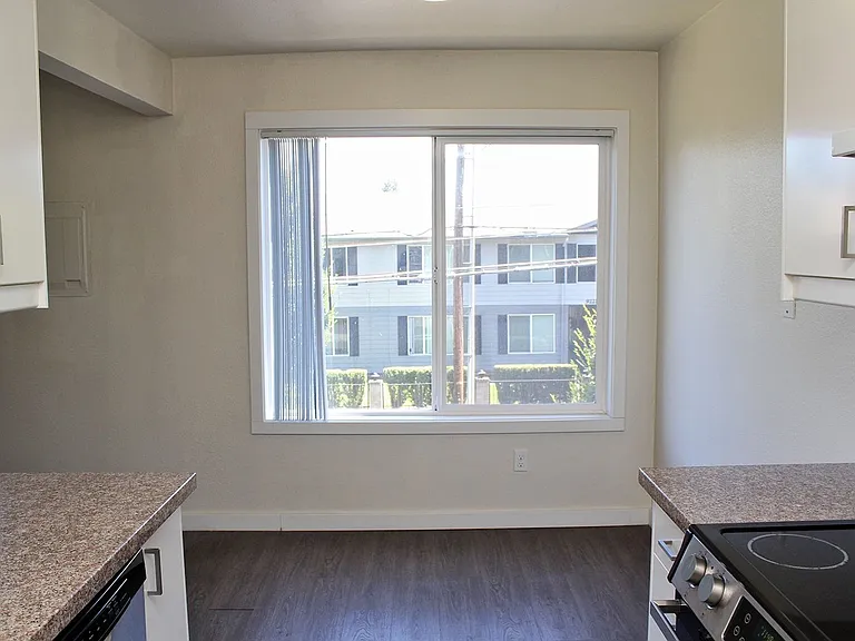 9222 N Lombard St — Photo 46