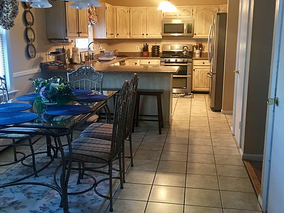 Eat in kitchen