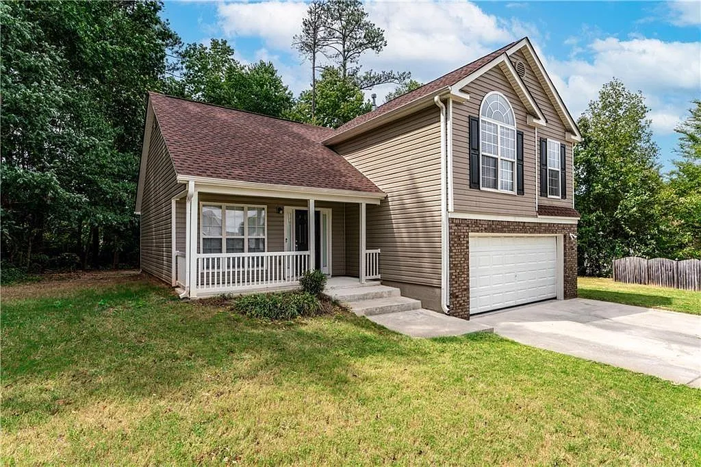 3 bed, 2.5 bath, 2843 sqft, $2,400 — Photo 3