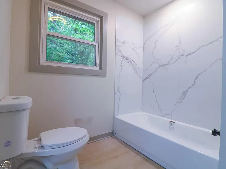 4396 Greenleaf Cir SW — Photo 11