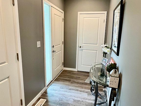 3rd image of 4244 Fremar Dr