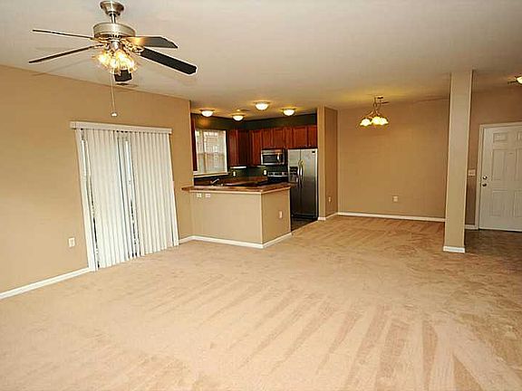 3rd image of 5300 Warminster Dr Unit 104