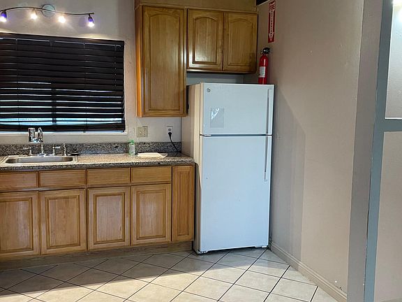 4th image of 1482 Carlson Blvd