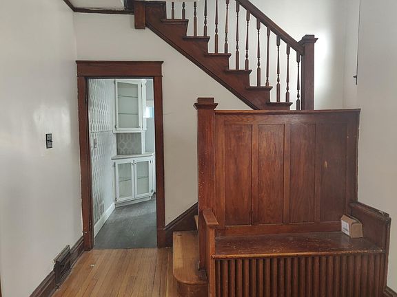 3rd image of 3517 Windsor Ave