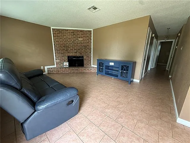 3 bed, 2.0 bath, 1500 sqft, $1,500 — Photo 4