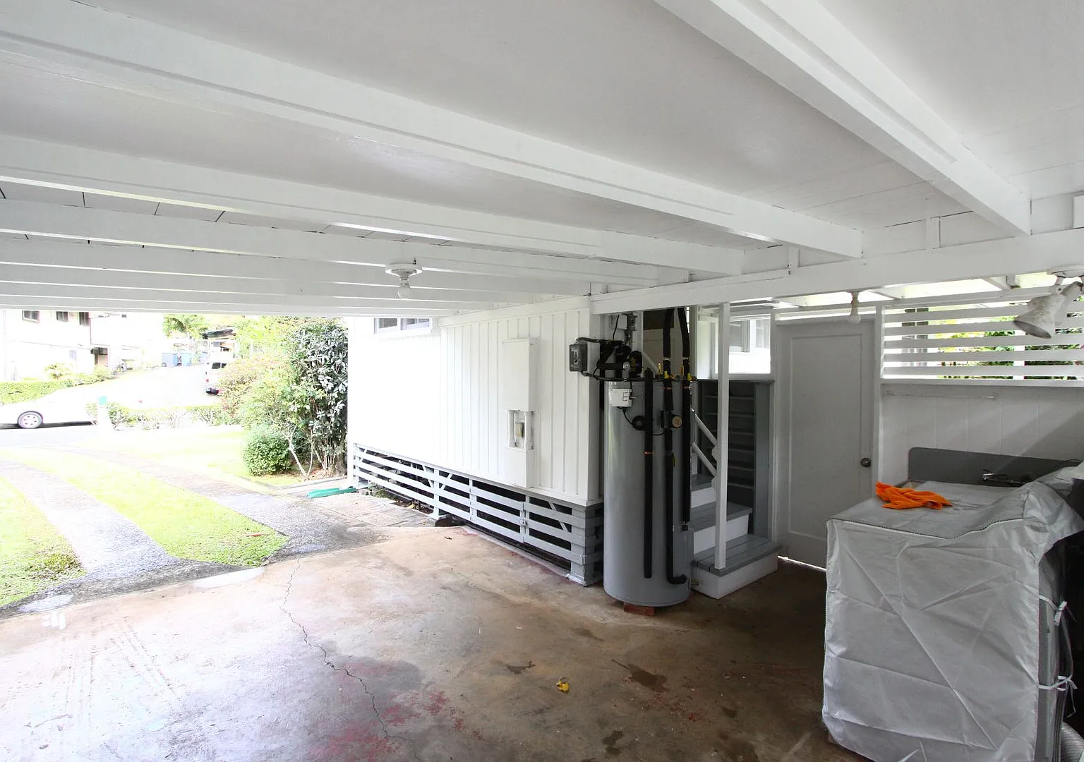 Cute, 3 bedroom, 2 bath remodeled house in Manoa — Photo 1