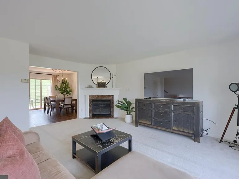 637 Royal View Dr — Photo 5
