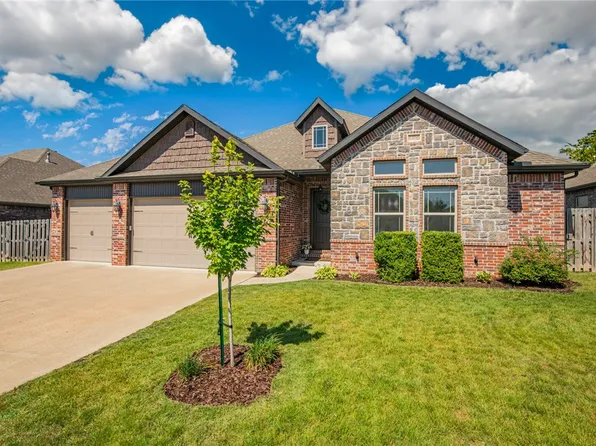 6300 S 57th St, Rogers, AR 72758