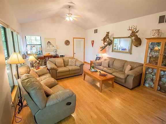 5th image of 627 Radcliff Ln