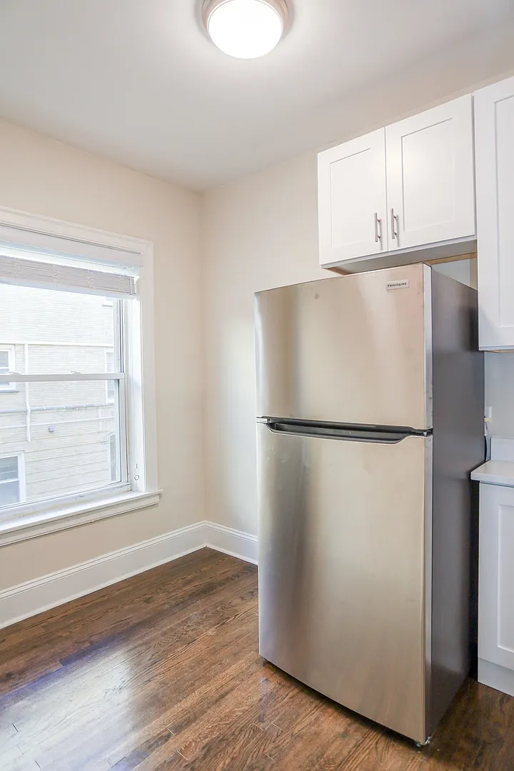 5744 S Stony Island Ave — Photo 2