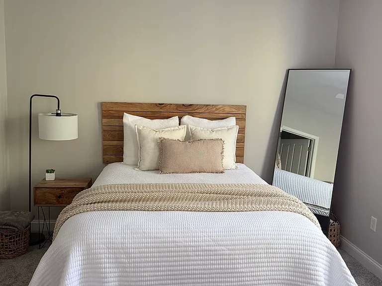 2118 Suncrest Vlg — Photo 12
