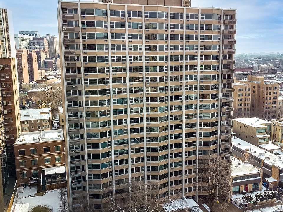 1st image of 555 W Cornelia Ave APT 1601