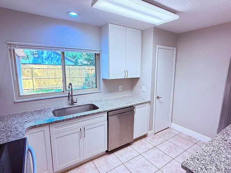 3640 S Saint Lucie Dr — Photo 38