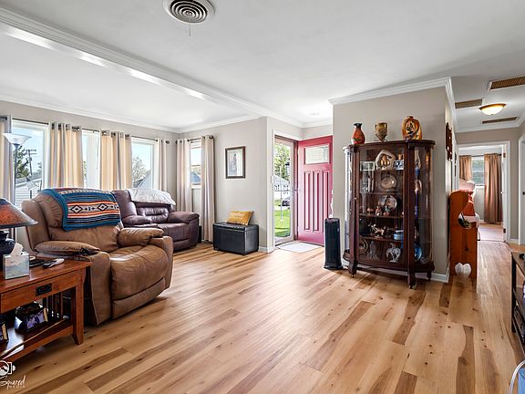 4th image of 2041 Prospect Ave
