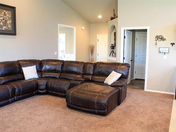 2nd image of 3611 Artesia Dr