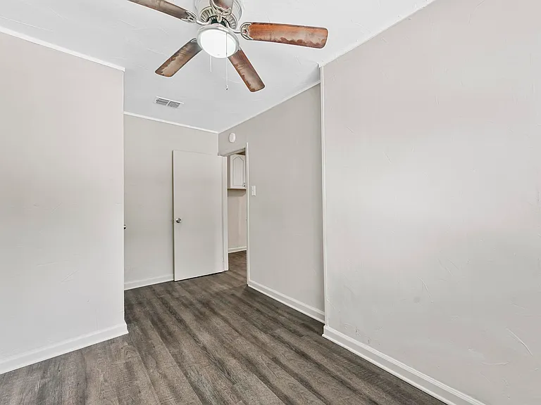 2717 Townsend Dr — Photo 5