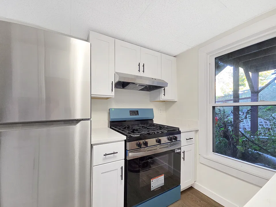 13 Crescent St #1