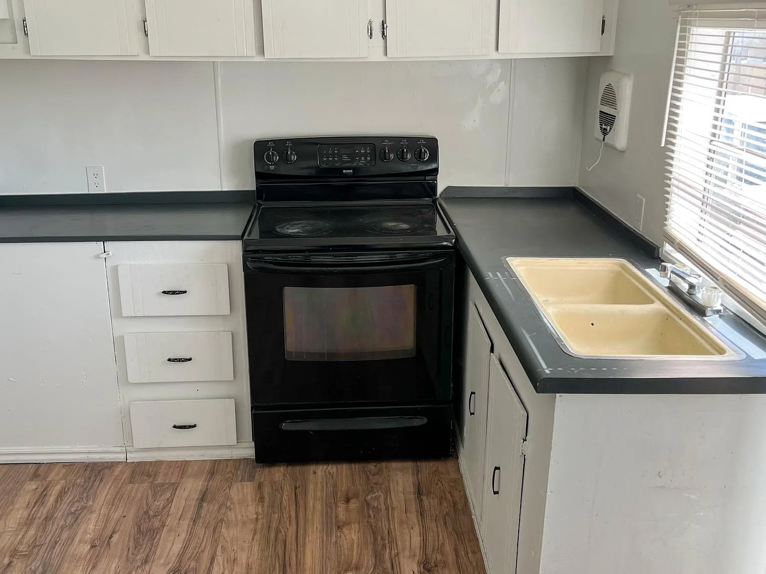 Studio, 400 sqft, $500 — Photo 4