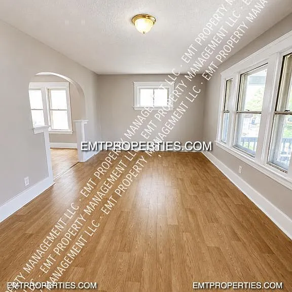 1223 W 5th St — Photo 7