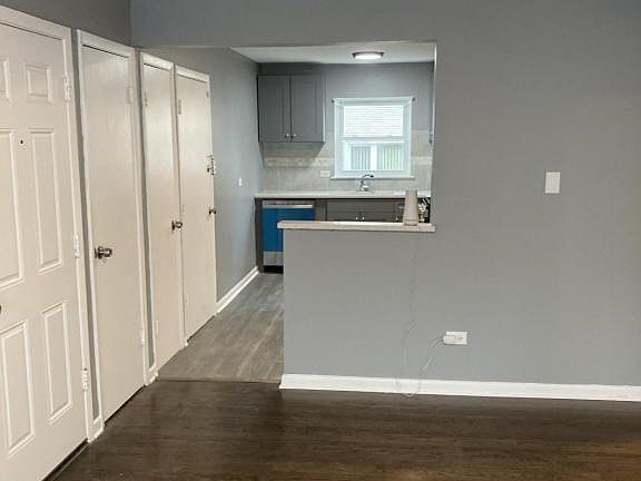 3rd image of 808 E 89th Pl Unit 1