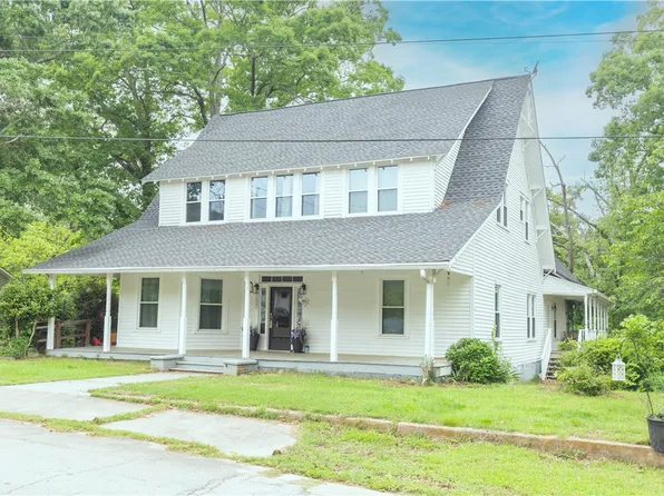 207 College St, Westminster, SC 29693