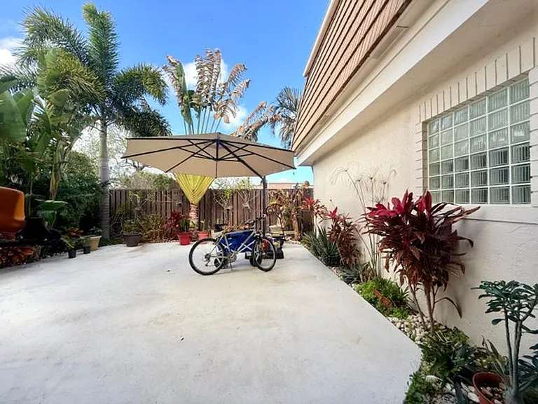 11584 Winchester Dr — Photo 12