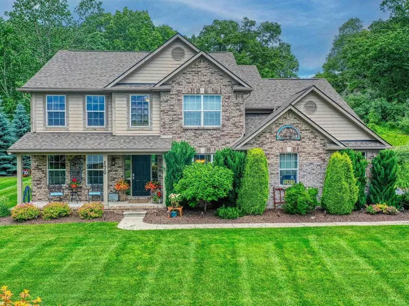 170 Willow Lake Dr, Oxford, MI 48371