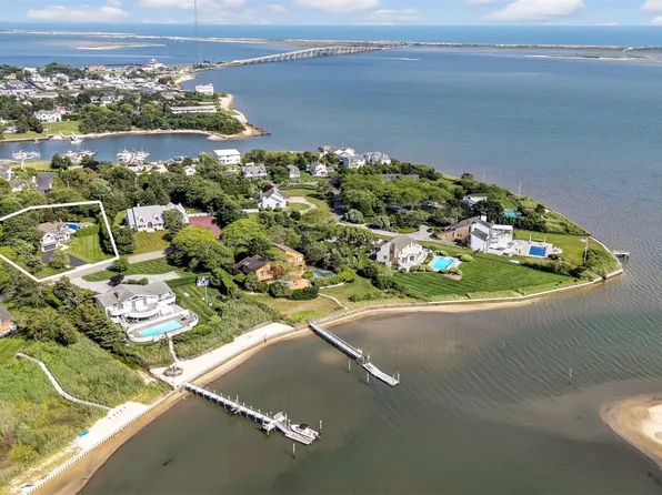 6 Windermere Close, Hampton Bays, NY 11946