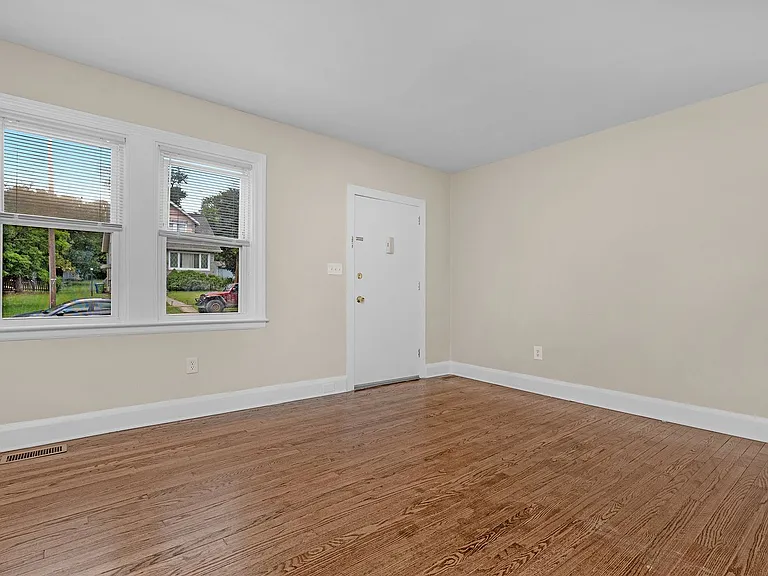 2802 Berwick Ave — Photo 6