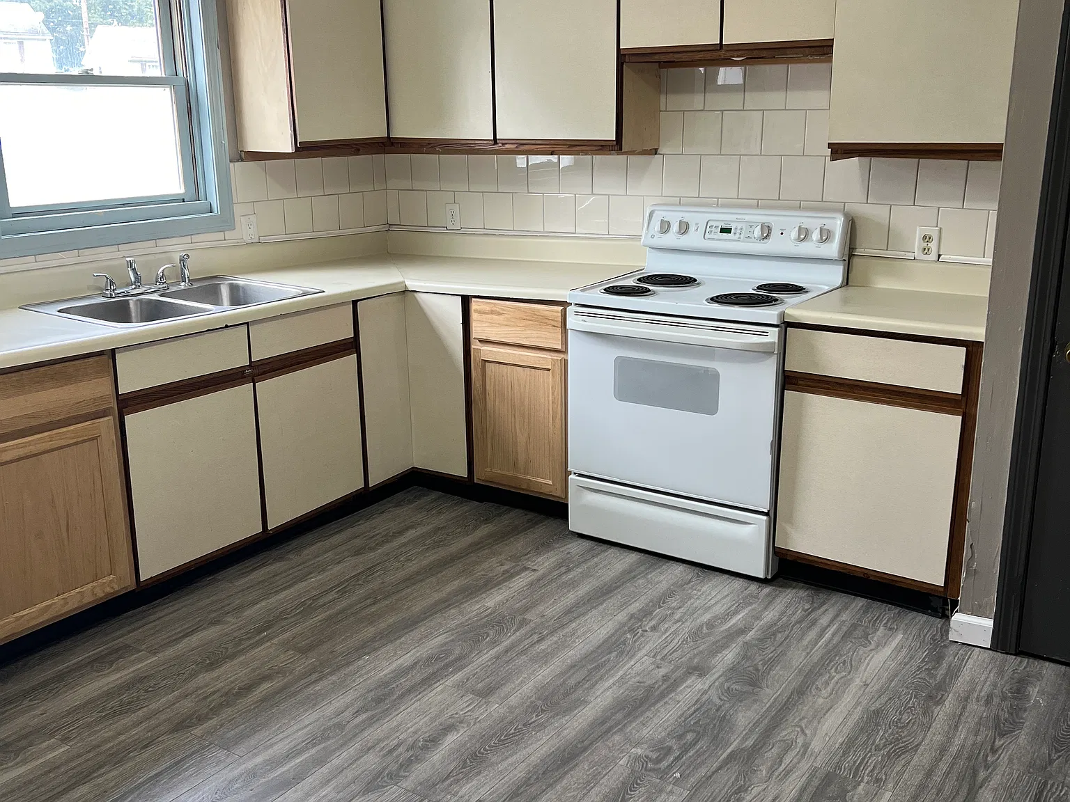 2 bed, 850 sqft, $1,700 — Photo 1