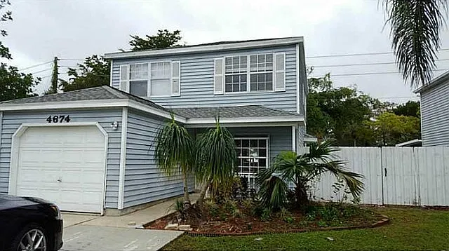4674 Lakeside Cir