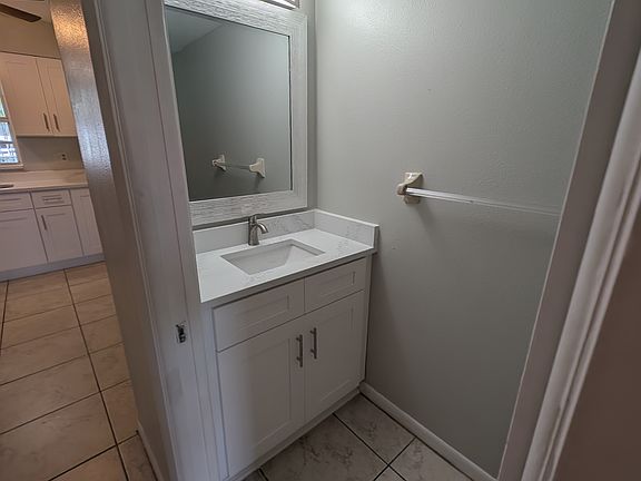 3rd image of 887 89th Ave N
