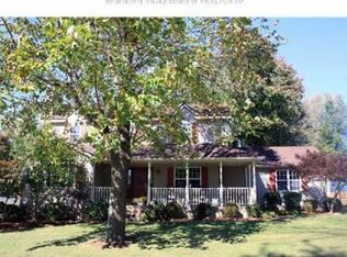 305 Plantation Dr, Hurricane, WV 25526