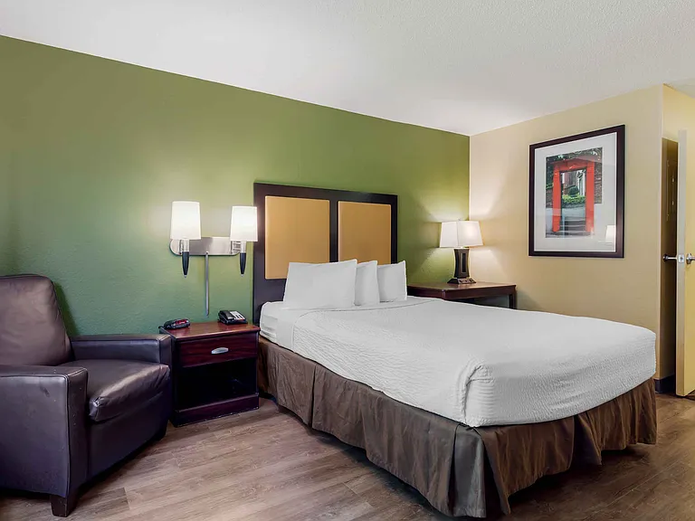 Studio Suite - 1 Queen Bed