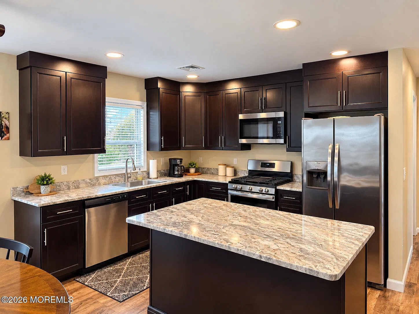 2 bed, 971 sqft, $2,200 — Photo 2