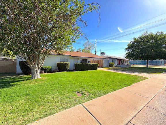 3rd image of 2538 E Coolidge St