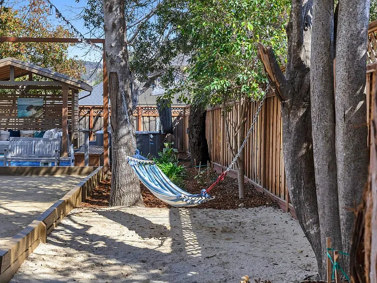 610 Harvest Ln — Photo 42
