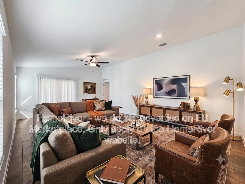 3 bed, 2.0 bath, 1498 sqft, $2,095 — Photo 2
