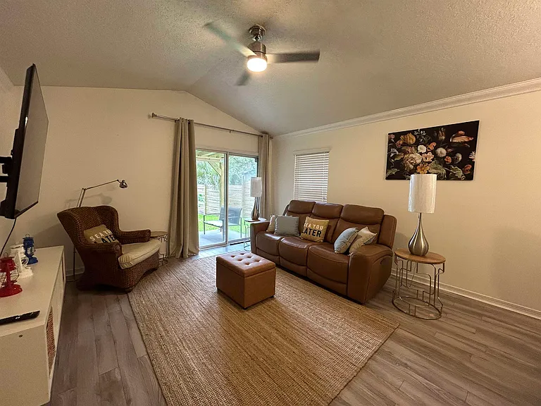 228 Nesmith Ave — Photo 12
